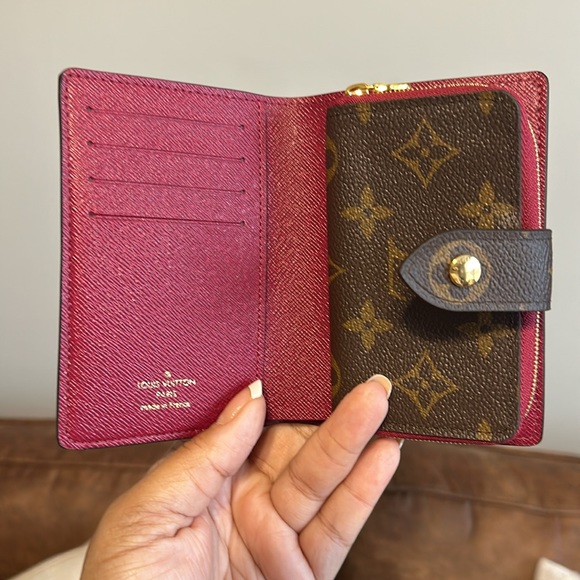 ✨Authentic✨LV JULIETTE WALLET - Picture 9 of 14